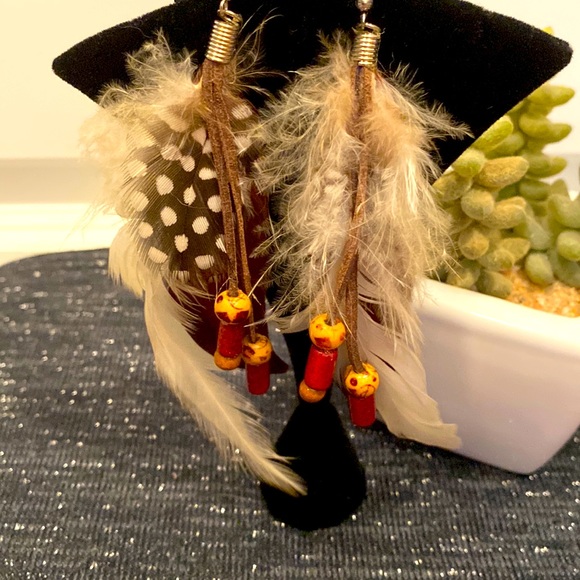 🆕Quail Feather 🪶 with Leather Accent Fish hook Earrings - Picture 2 of 4